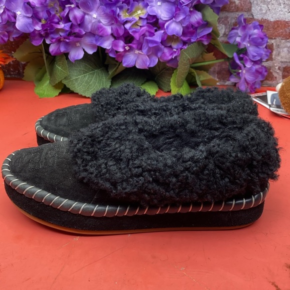 Tory Burch Black Shearling Slippers SZ 8 - Picture 4 of 7